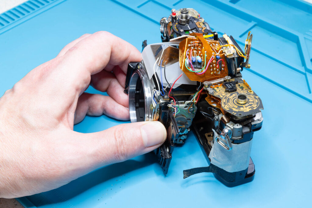 Canon A-1: Removal of mirror box - Continue pulling the mirror box to remove it from camera chassis