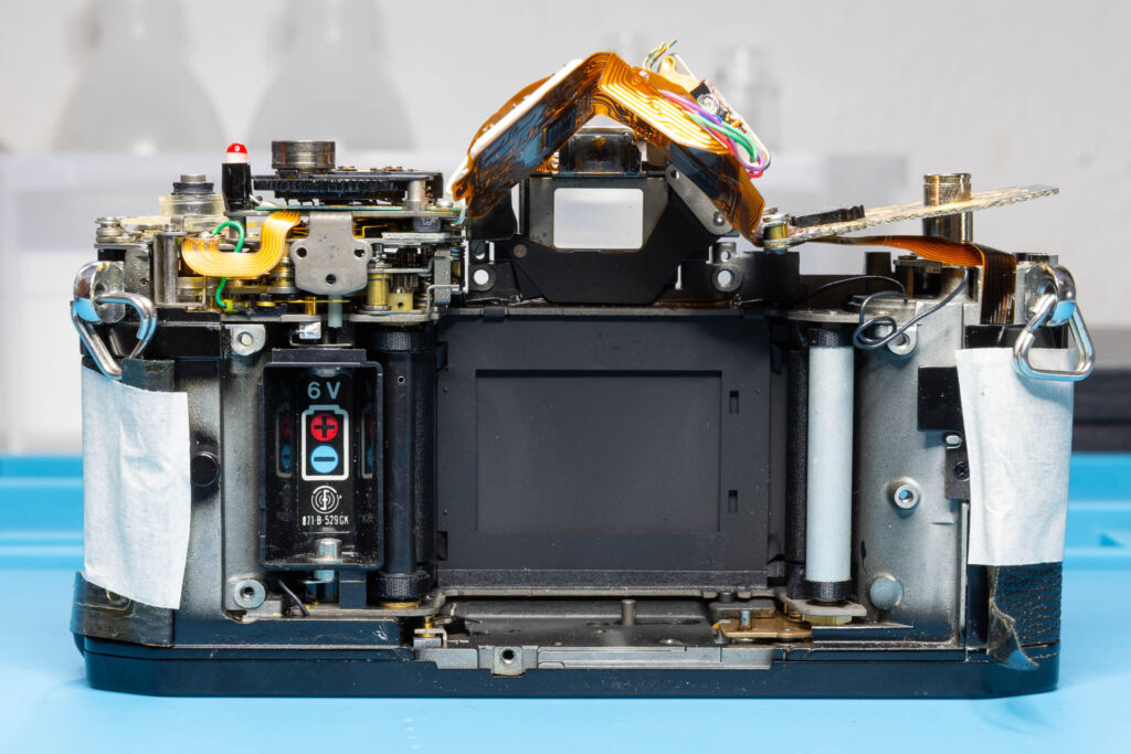 Canon A-1: Removal of mirror box - Camera chassis without mirror box