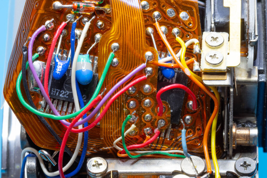 Canon A-1: Removal of mirror box - Five wires desoldered from AT flexible board