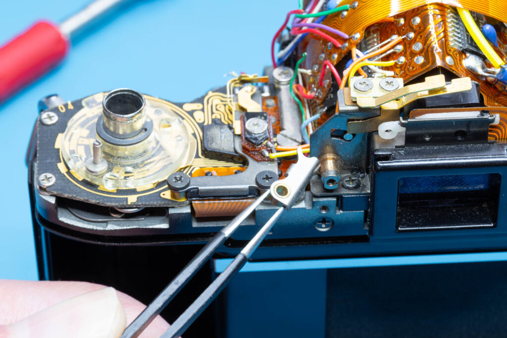 Canon A-1: Removal of mirror box - Remove the SAVE connector plate
