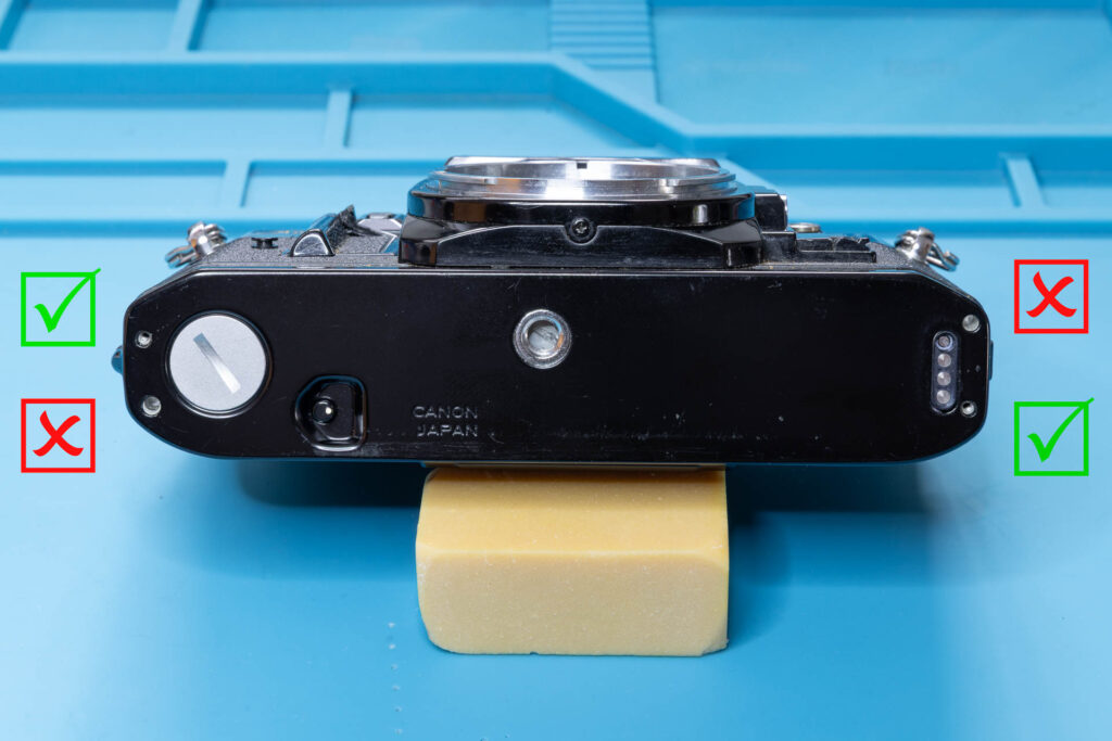 Canon A-1: Position of screw holes in bottom cover