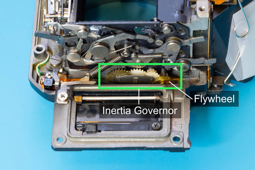 Canon A-1: Mirror-control unit of mirror box with inertia governor