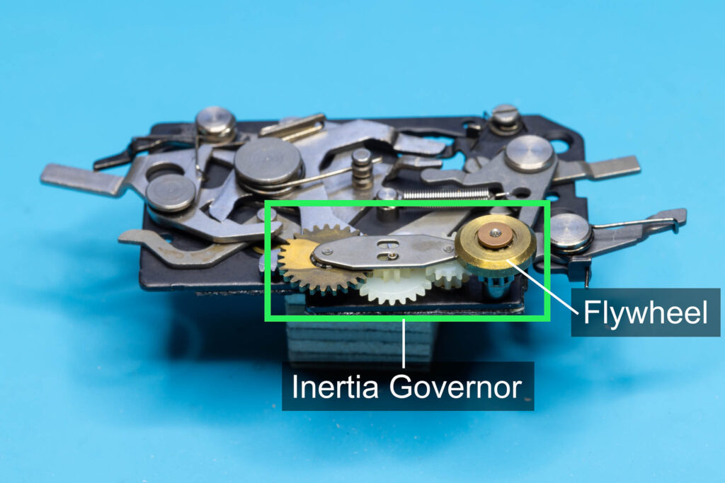Canon A-1: Mirror-control unit (removed from mirror box) with inertia governor