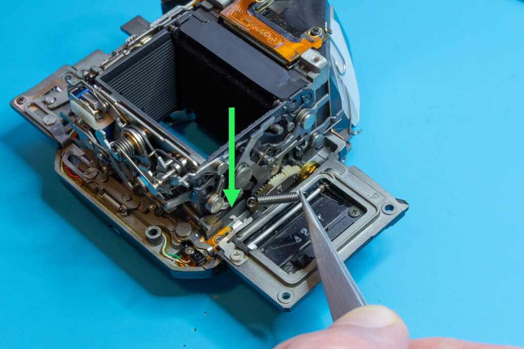 Canon A-1: Remove mirror-lifting spring from frame of mirror box