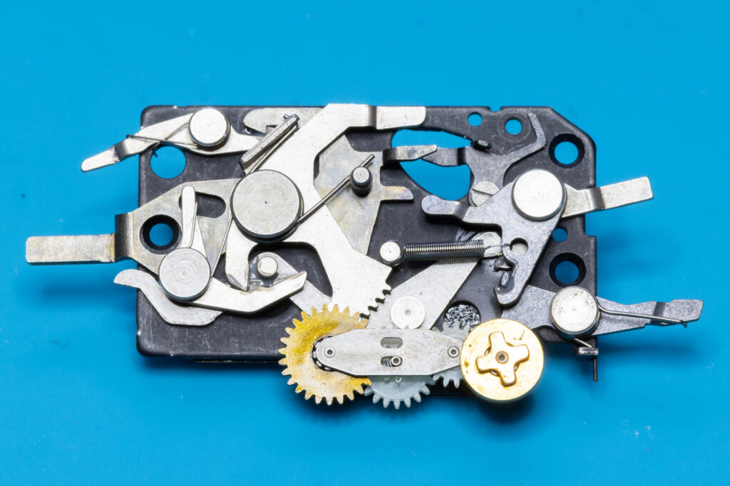 Canon A-1: Mirror-control unit after lubrication
