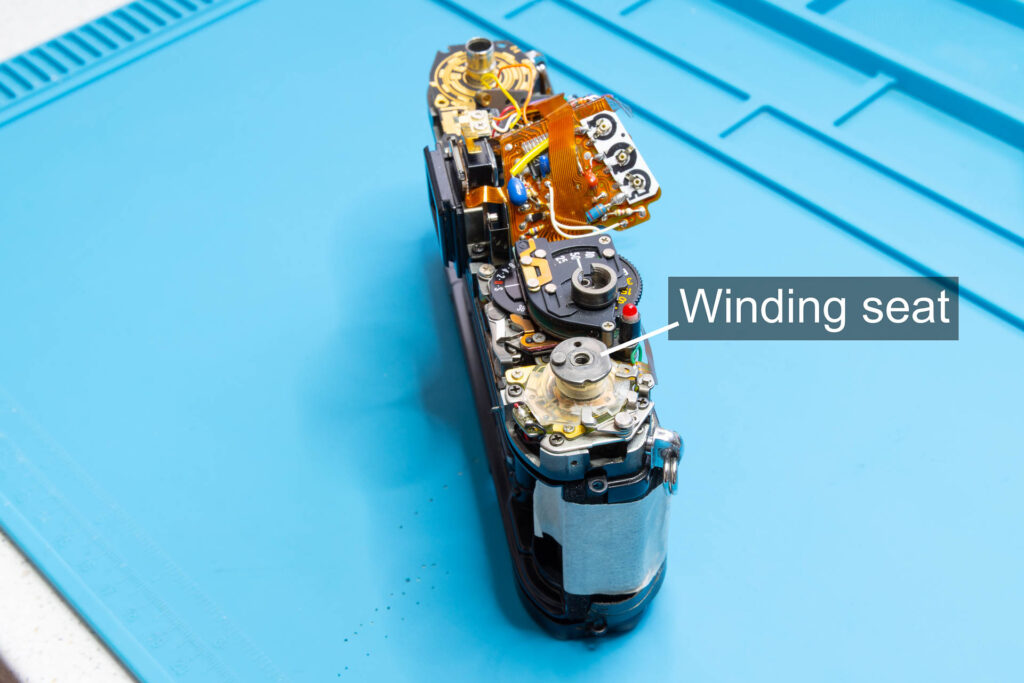 Canon A-1: Install winding seat