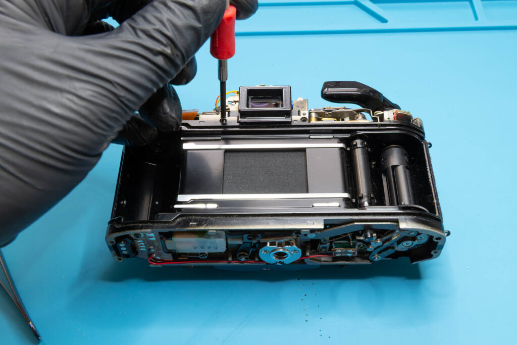 Canon A-1: Screw in the two eyepiece screws