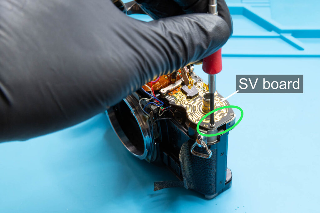 Canon A-1: Fasten the SV circuit board with the metal bar and two screws