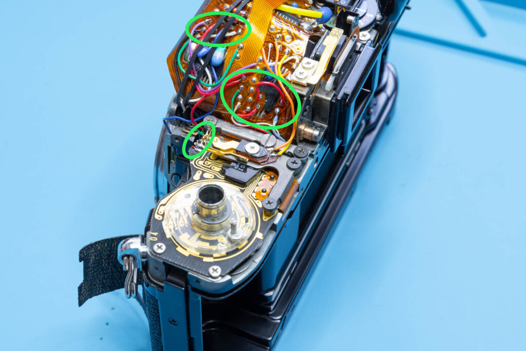 Canon A-1: Soldering points of mirror box wires