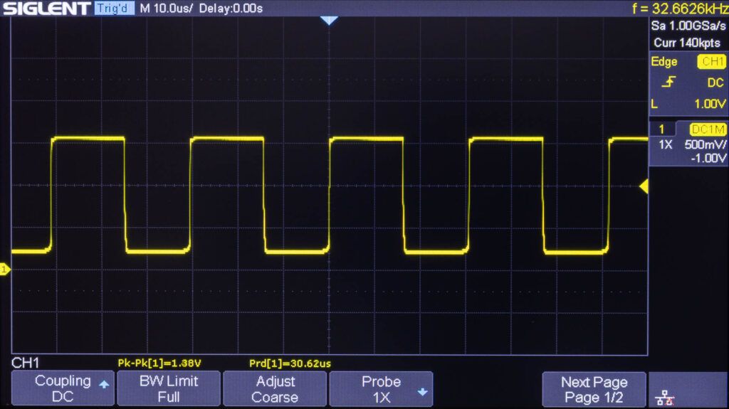 Canon A-1: Oscilloscope measurement of CLK signal