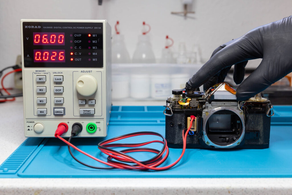 Canon A-1: Using a bench power supply and DIY battery adapter