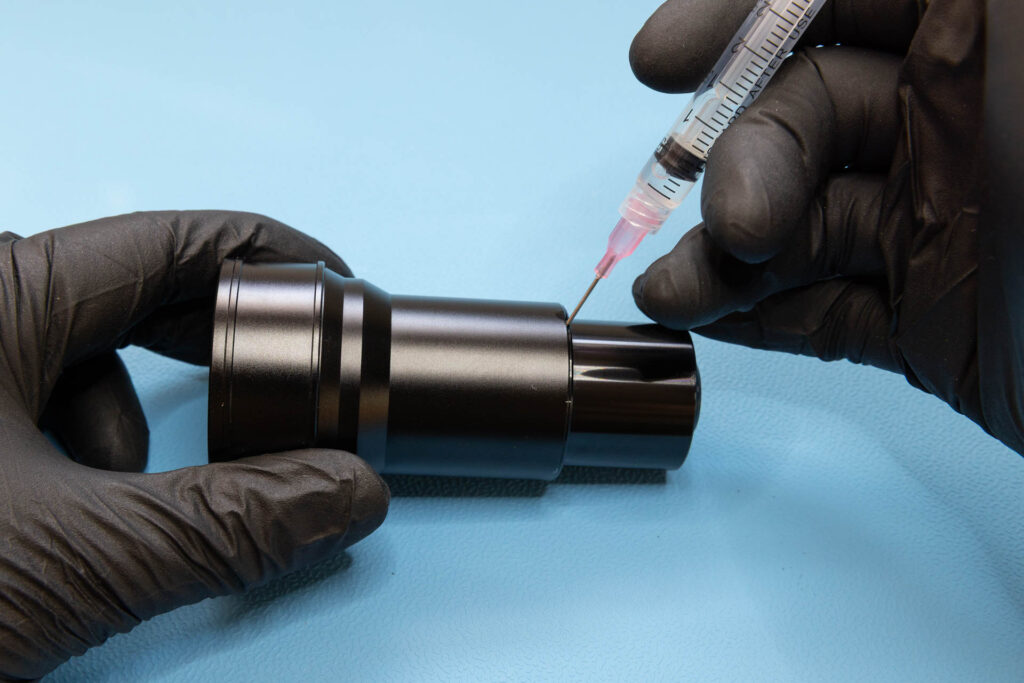 Elmo f1.2 25-50mm: Apply some isopropyl alcohol to the gap between the barrel sections