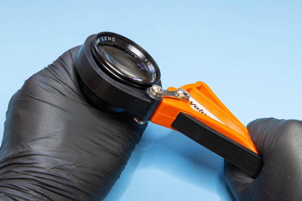 Elmo f1.2 25-50mm: Removal of zoom section using a strap wrench