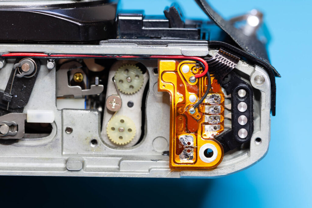 Canon A-1: Preparation to replace capacitor of release magnet MG2 finished