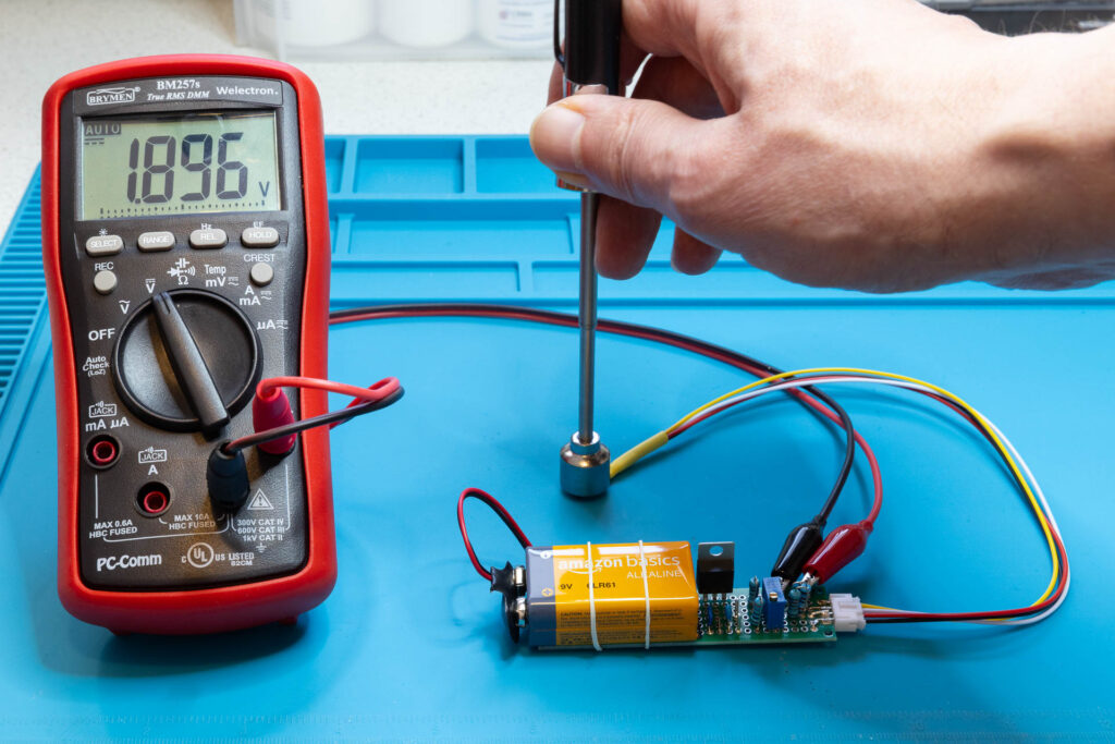 Measurement in the presence of a magnetic field, produced by a magnetic pick-up tool -> 1.896V = 1896G