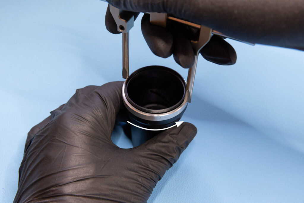 Elmo f1.2 25-50mm: Removal of retaining ring using a lens spanner