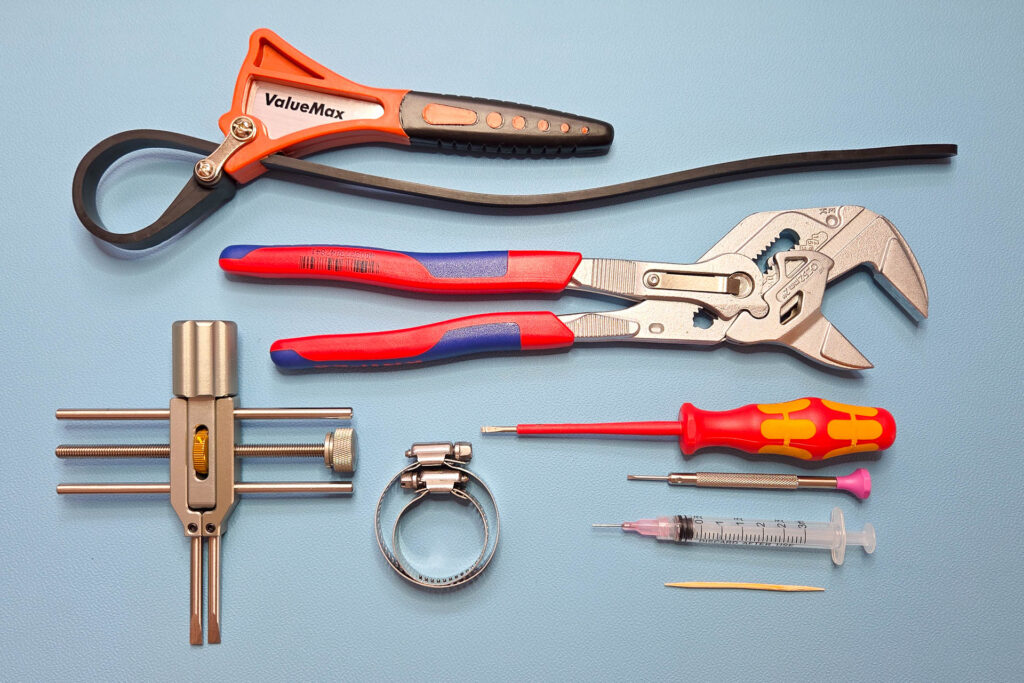 Elmo f1.2 25-50mm: Tools that I used for disassembly