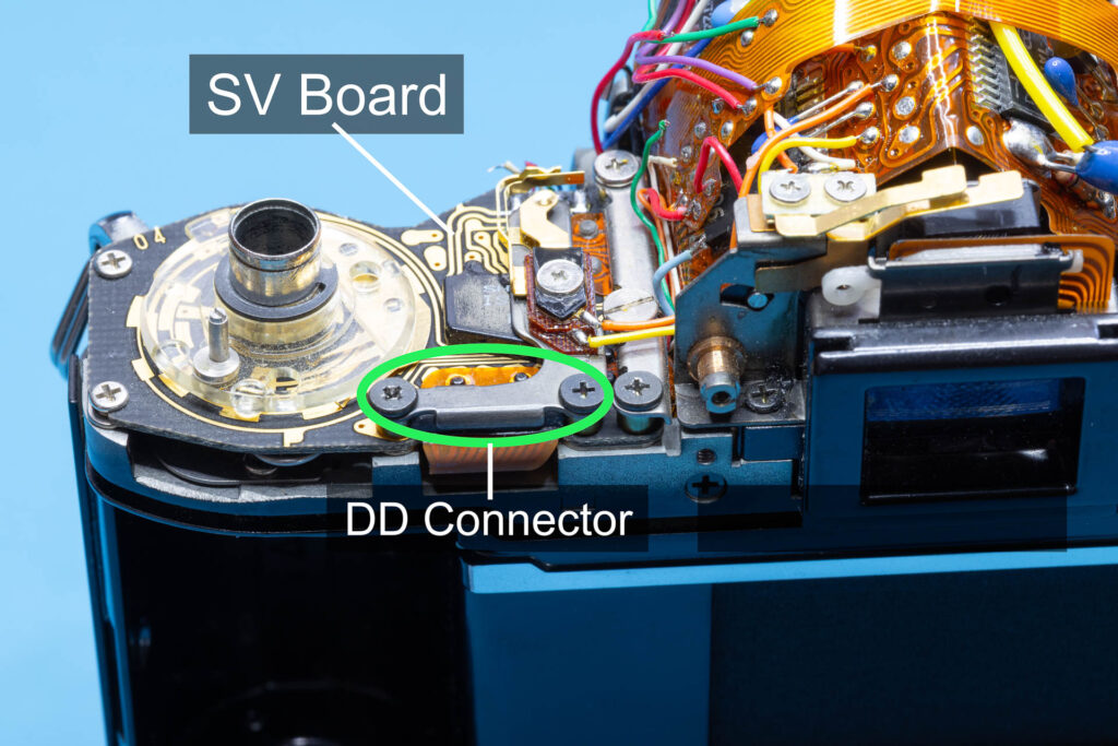 Canon A-1: DD ('Decoder Driver') connector